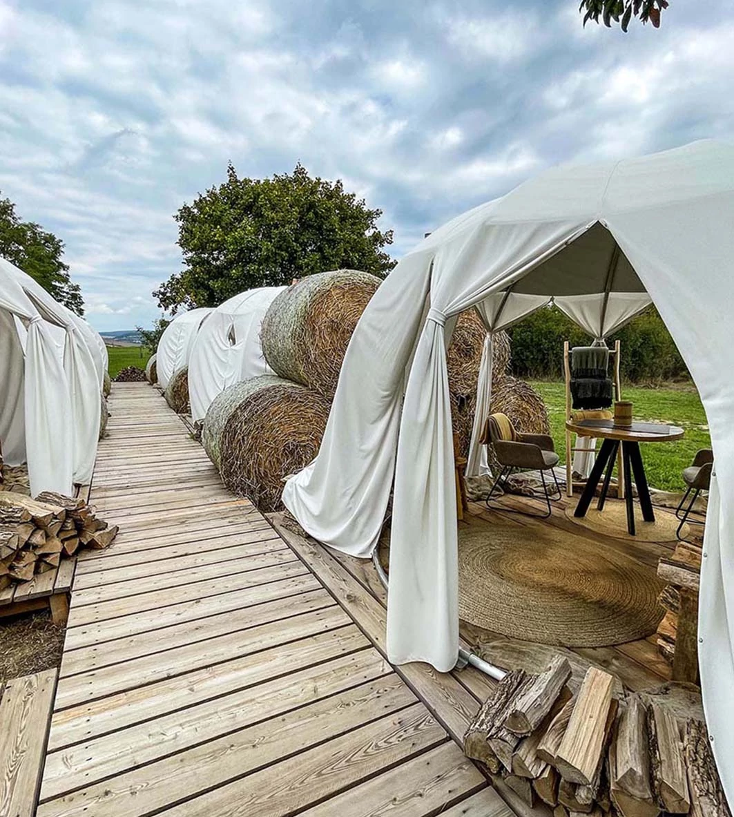 Fedezd fel az iglus glamping varázsát a Kapolcs Treehouses-nál